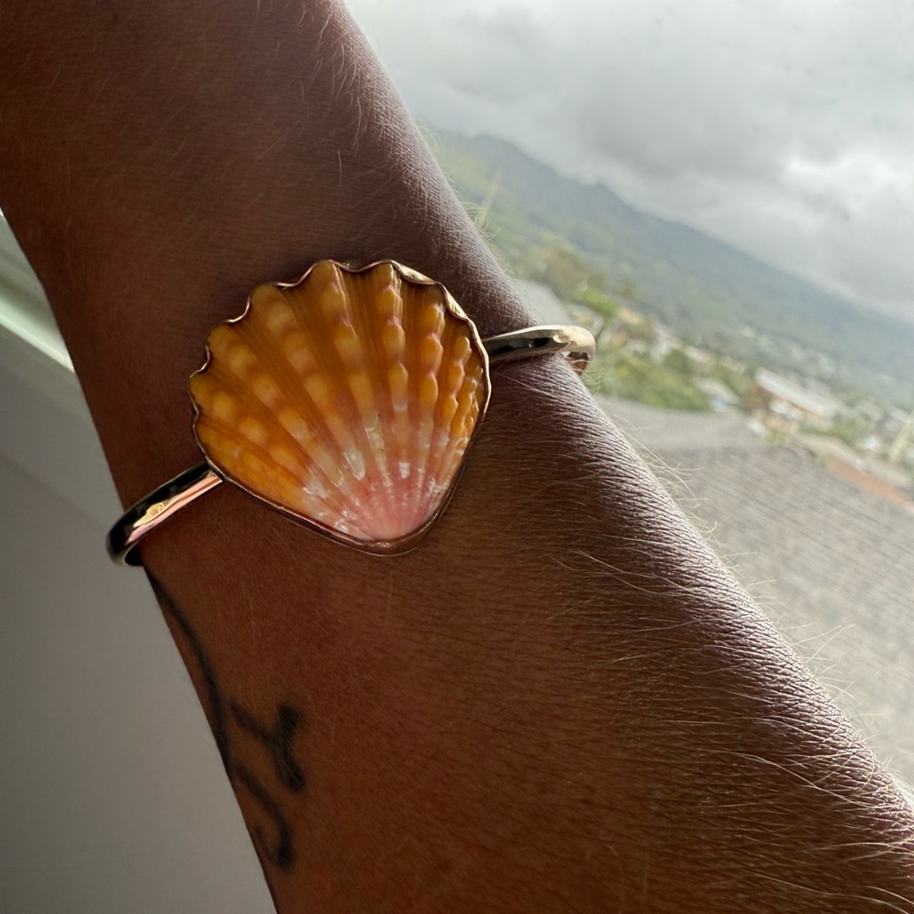 Shell Design Bracelet with Gold and Pink Accents